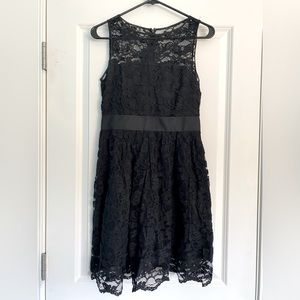 BB Dakota Black Floral Lace Fit & Flare Sleeveless Cocktail Dress, Size 4